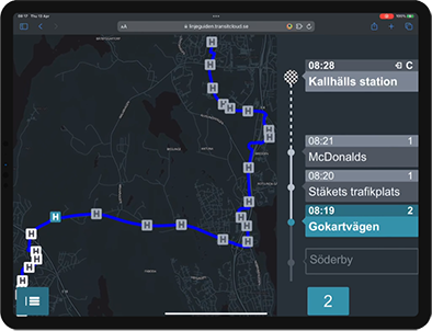 En iPad med LinjeGuidens delade vy där hållplatslista och vägbeskrivning visas samtidigt.